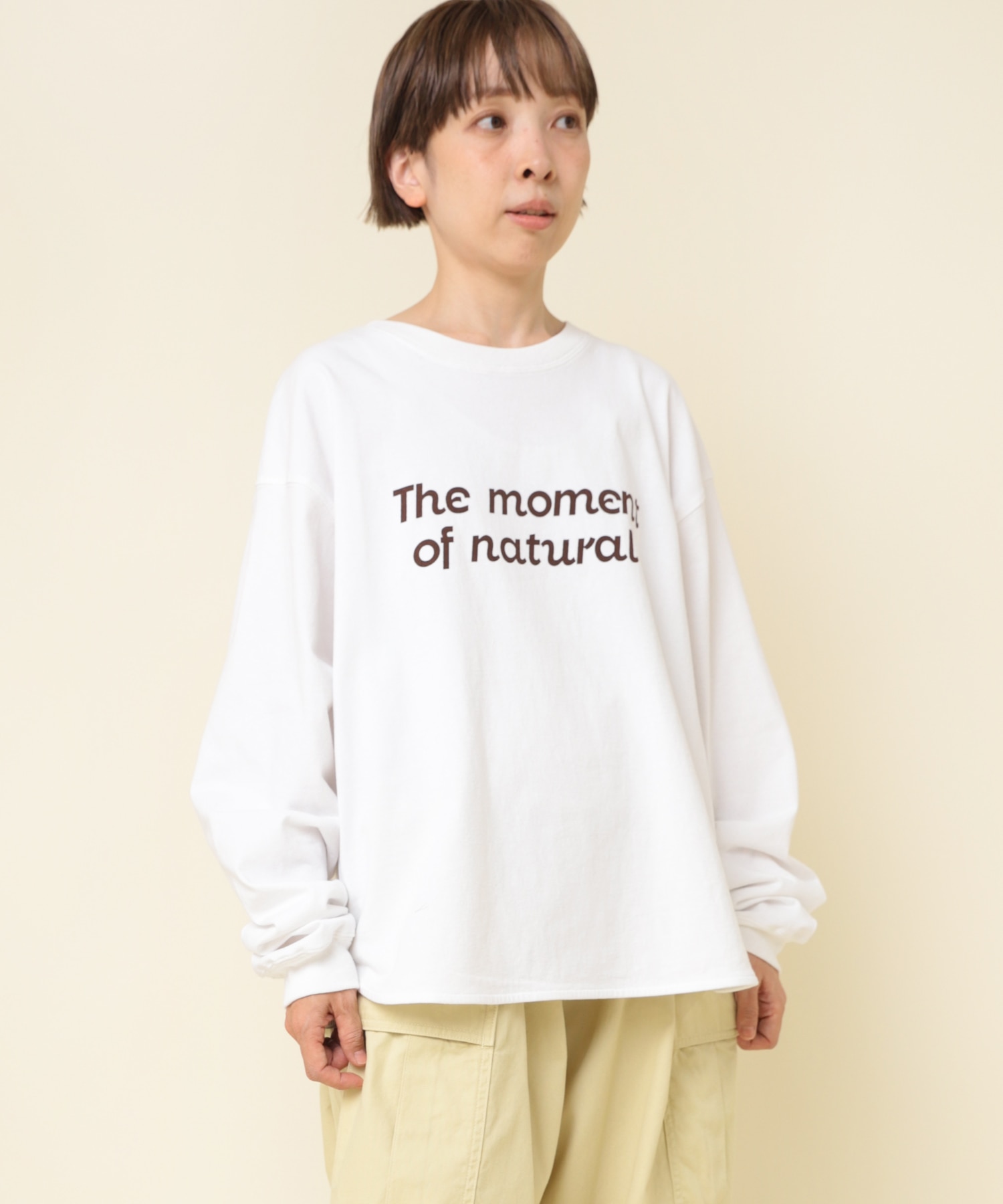 M2205 The moment&Embroidery Tシャツ(M オフホワイト): トップス