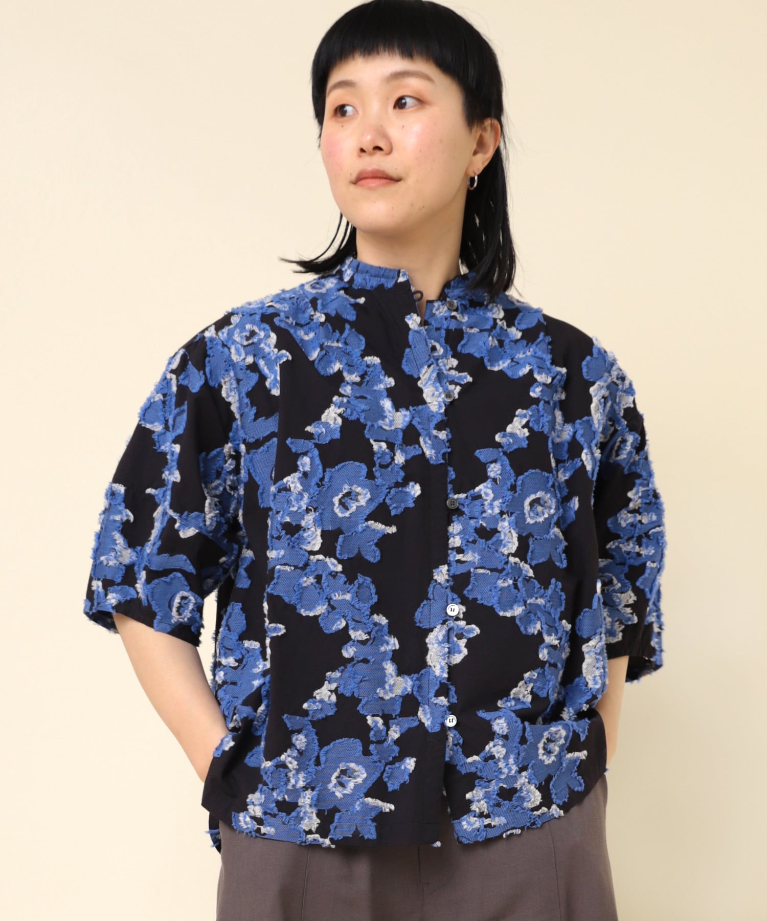 【4月下旬納期】B2816 フラワーJQデザインスリーブシャツ